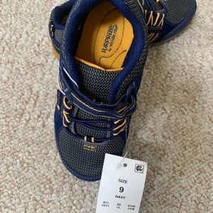 Boys sneakers